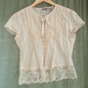 Sweet dainty off-white top